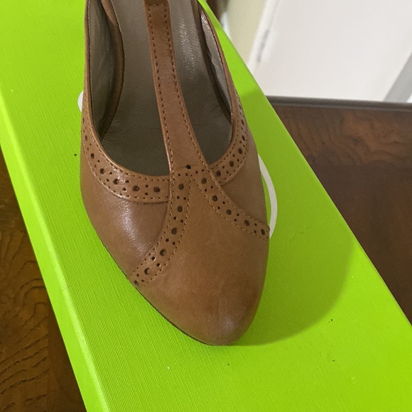 Genuine leather tan high heel. In excellent t condition . Made in Italy - Picture 2 of 4